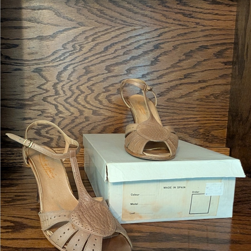 Vintage Tan Leather Heels